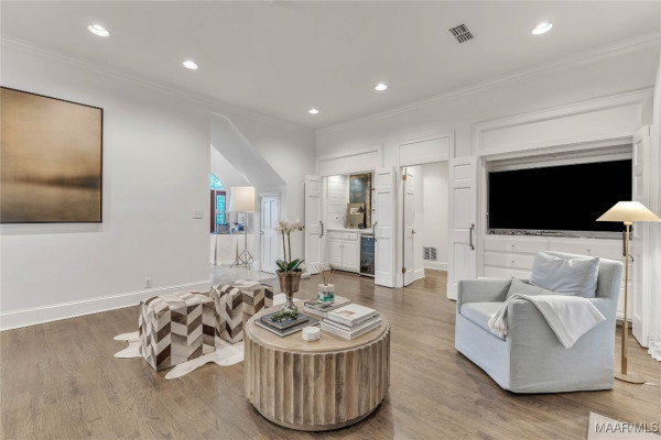 8360 Longneedle Drive