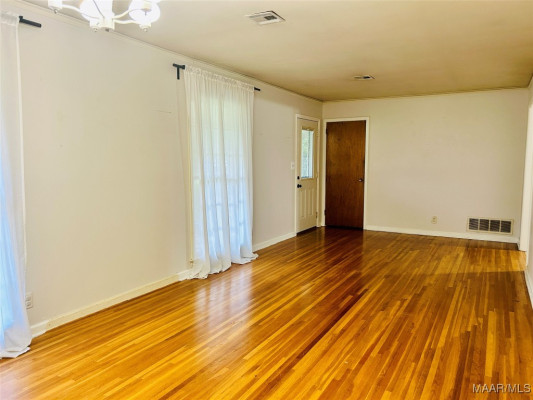 305 Daphne Lane