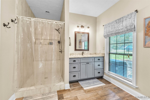 215 Hickory Road