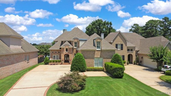 8661 LILLIAN Place
