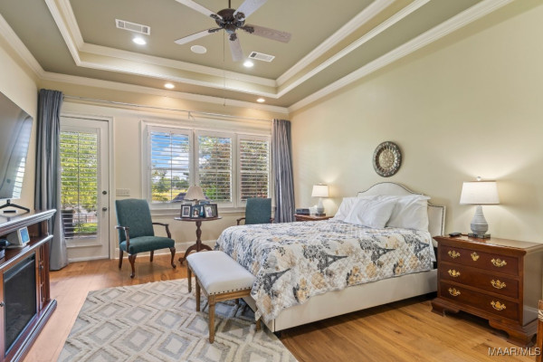 8661 LILLIAN Place