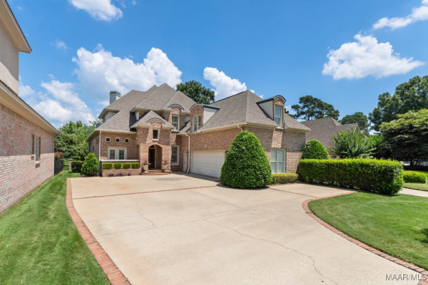 8661 LILLIAN Place