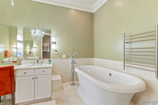 8661 LILLIAN Place