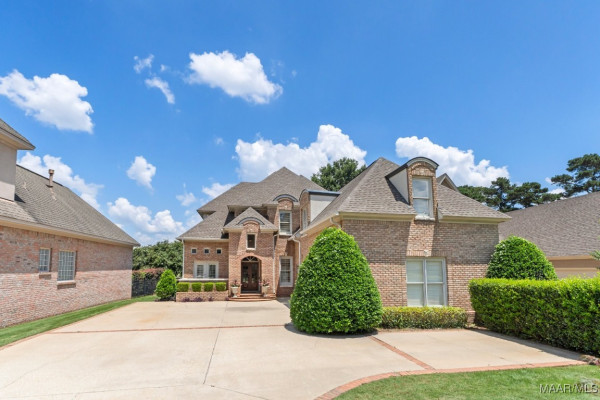 8661 LILLIAN Place