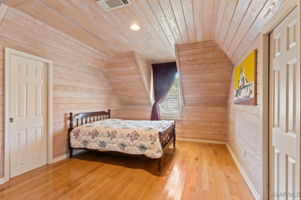8661 LILLIAN Place