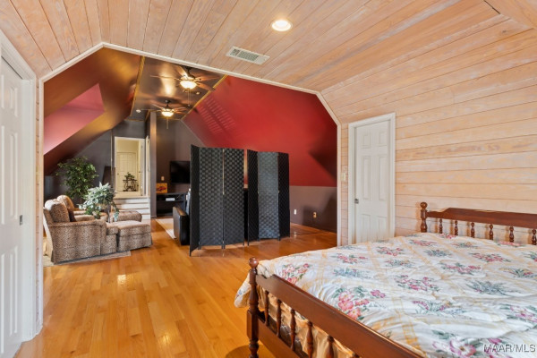 8661 LILLIAN Place