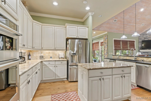 8661 LILLIAN Place