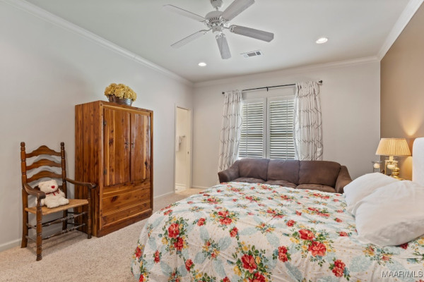 8661 LILLIAN Place