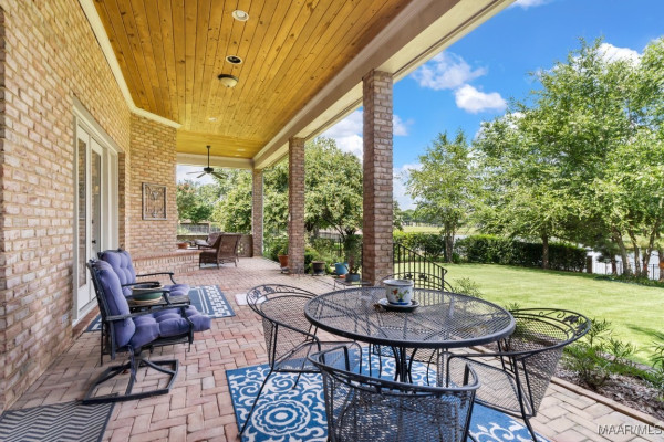 8661 LILLIAN Place