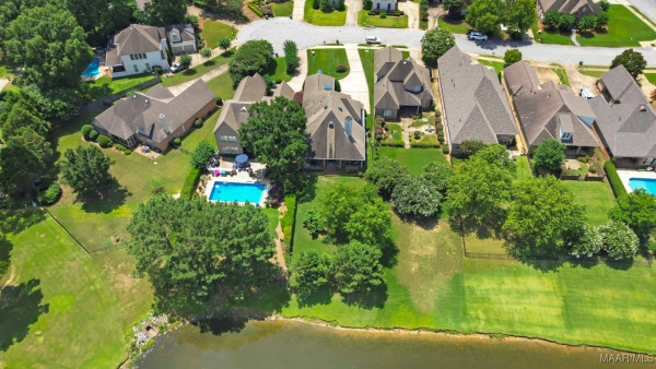 8661 LILLIAN Place