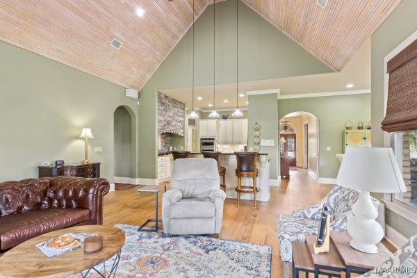 8661 LILLIAN Place