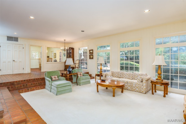 2722 Lansdowne Drive