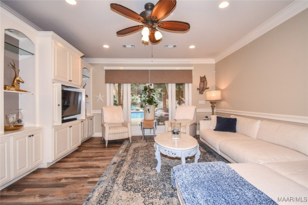 230 MAGNOLIA Place