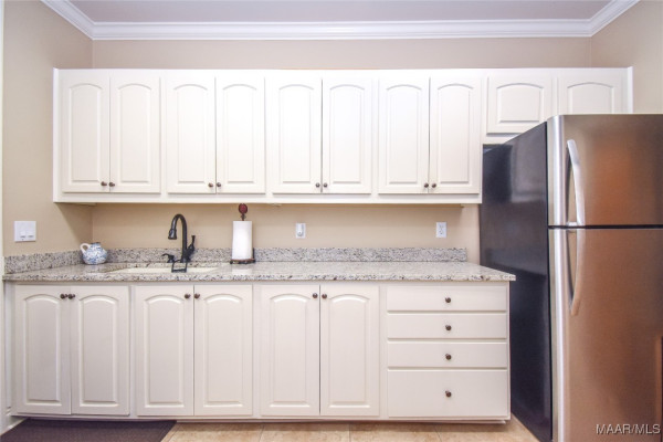 230 MAGNOLIA Place