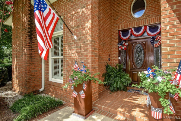 230 MAGNOLIA Place
