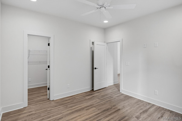 4533 Broadwick Street