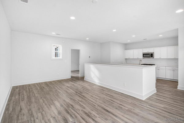 4537 Broadwick Street