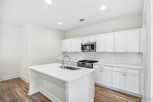 4537 Broadwick Street