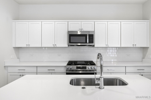 4537 Broadwick Street