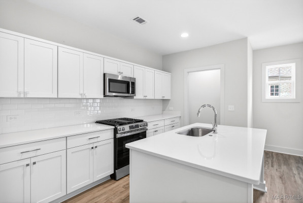 4537 Broadwick Street