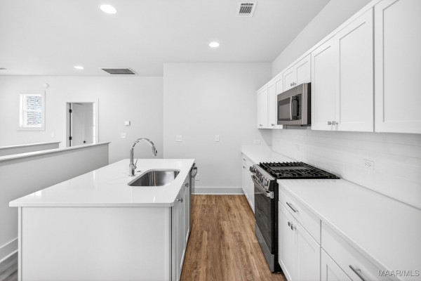 4537 Broadwick Street