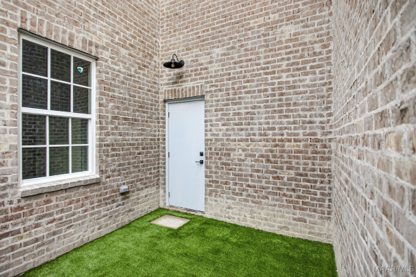 4537 Broadwick Street