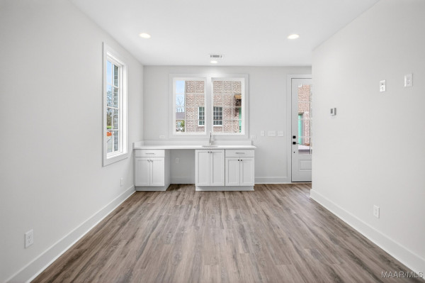 4537 Broadwick Street