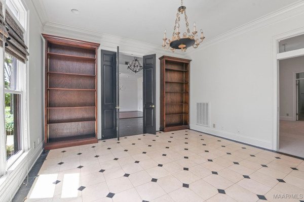 7863 Lakeridge Drive