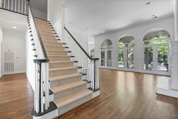 7863 Lakeridge Drive