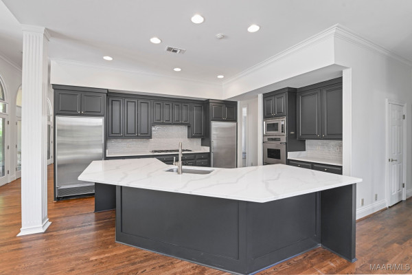 7863 Lakeridge Drive