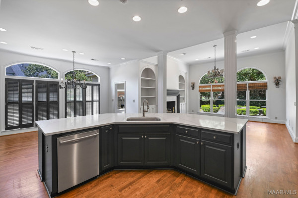 7863 Lakeridge Drive