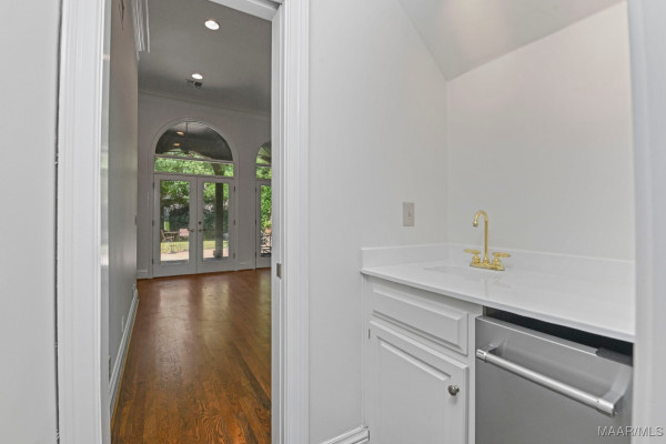 7863 Lakeridge Drive