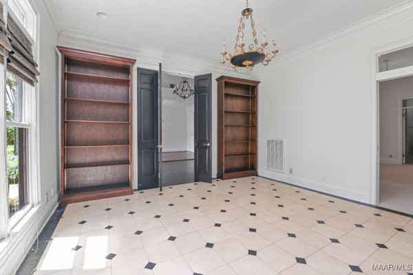 7863 Lakeridge Drive