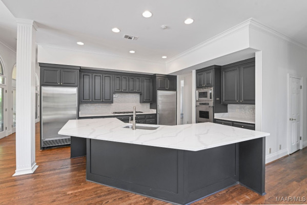 7863 Lakeridge Drive