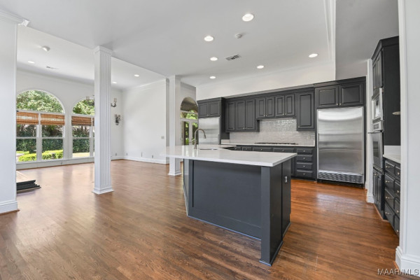 7863 Lakeridge Drive