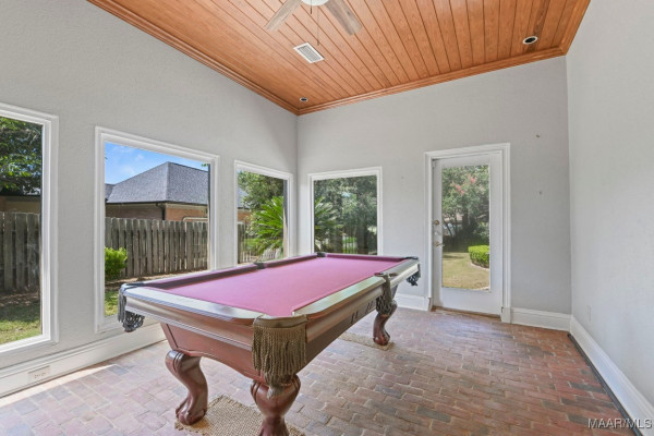 7863 Lakeridge Drive