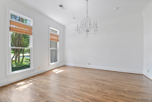 7863 Lakeridge Drive