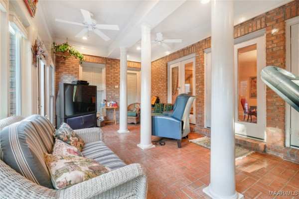 2238 Vaughn Lane