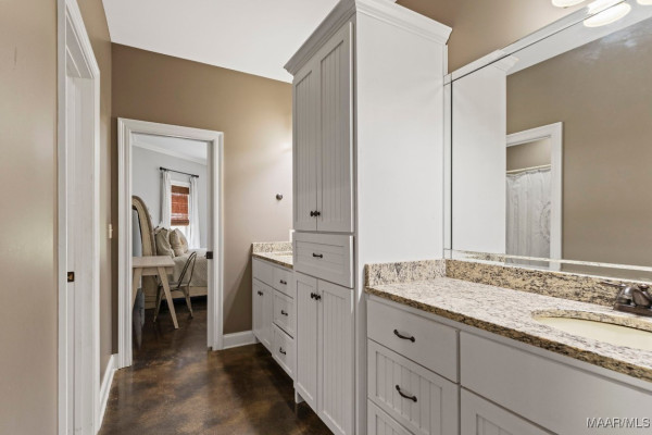 6313 Philadelphia Hill