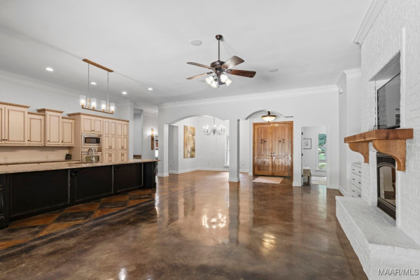 6313 Philadelphia Hill