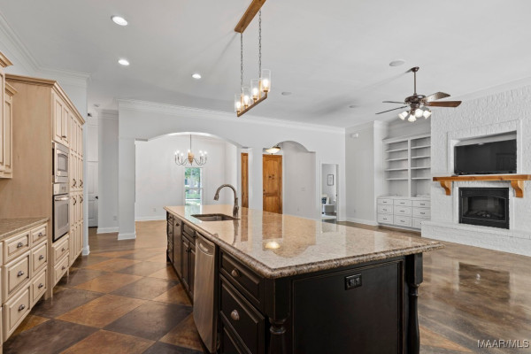 6313 Philadelphia Hill