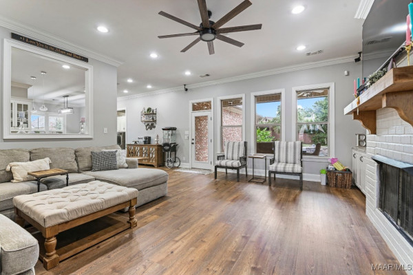 101 OAK RIDGE Court