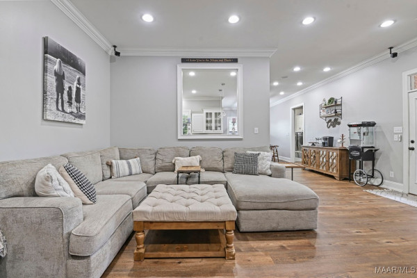 101 OAK RIDGE Court