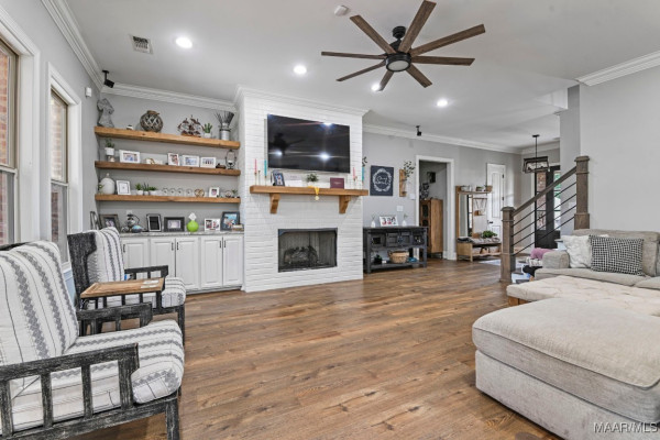 101 OAK RIDGE Court