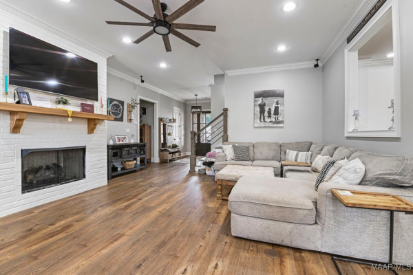 101 OAK RIDGE Court