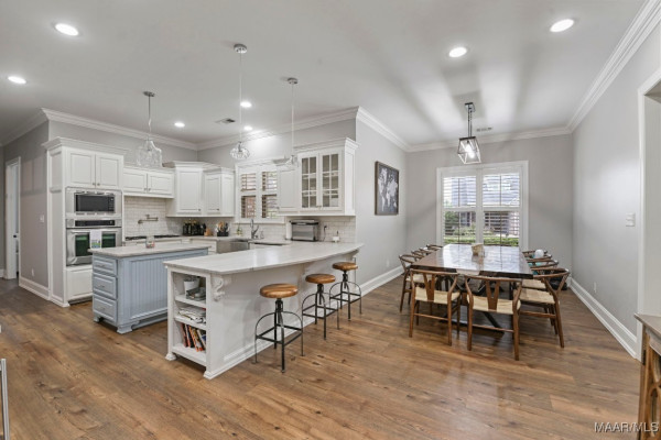 101 OAK RIDGE Court