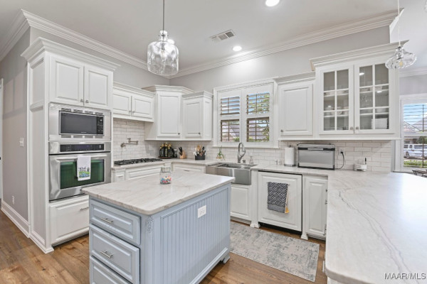 101 OAK RIDGE Court