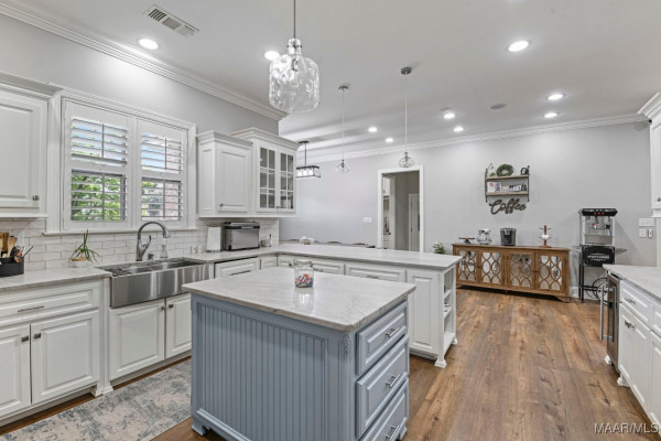 101 OAK RIDGE Court