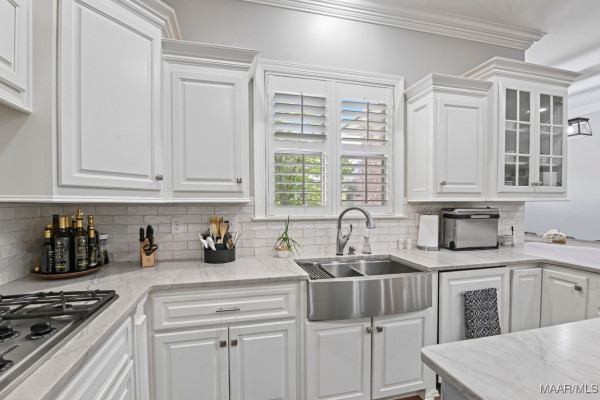 101 OAK RIDGE Court