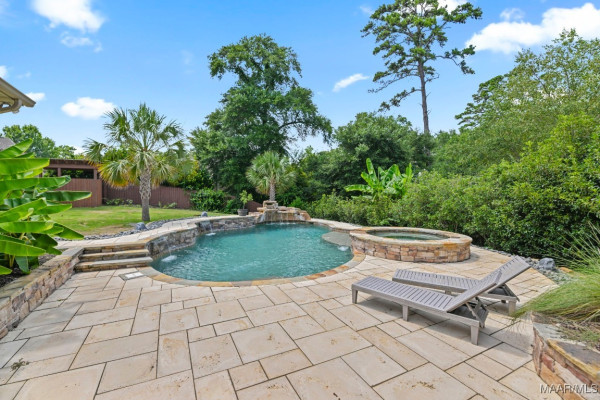 101 OAK RIDGE Court